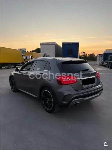 Usado Mercedes GLA250 211 CV (155 kW) 2019 Gris / plata SUV