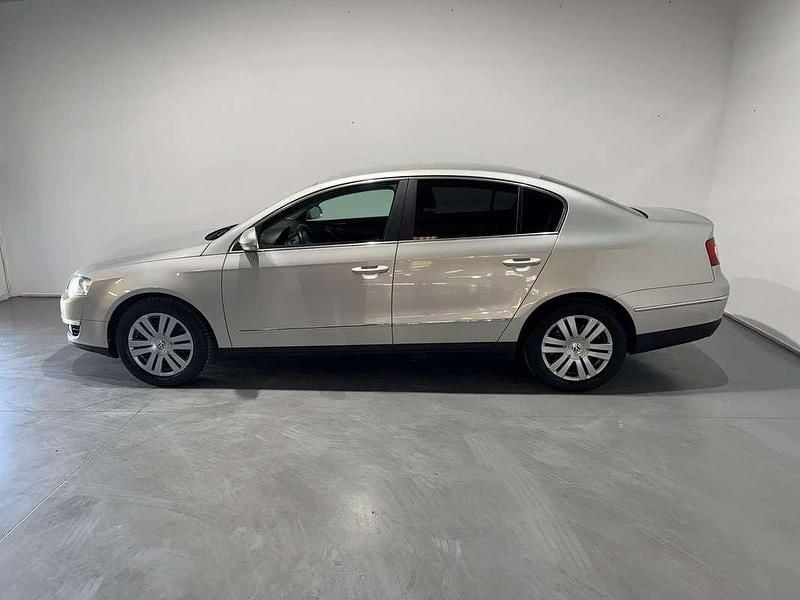 Usado VW Passat Advance 140 CV (102 kW) 2010 Gris / plata Berlina