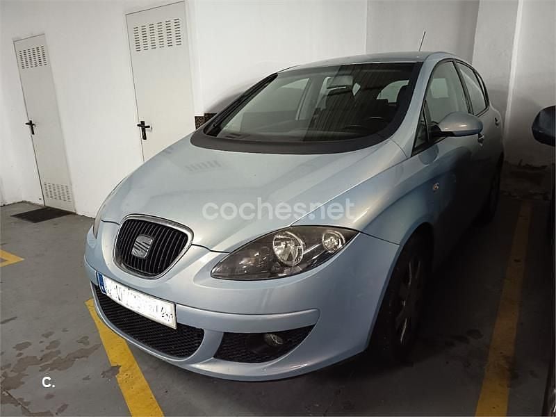 Usado Seat Toledo Stylance 140 CV (102 kW) 2005 Gris / plata Utilitario