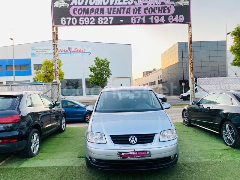 Usado VW Touran Conceptline 140 CV (102 kW) 2005 Gris / plata Monovolumen