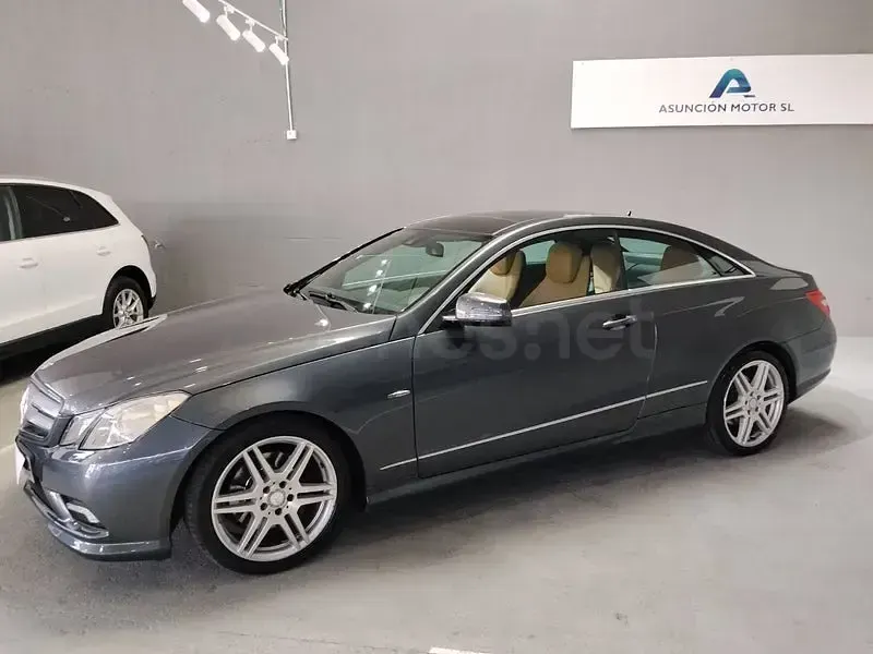 Usado Mercedes E250 Elegance 204 CV (150 kW) 2010 Gris / plata Coupe