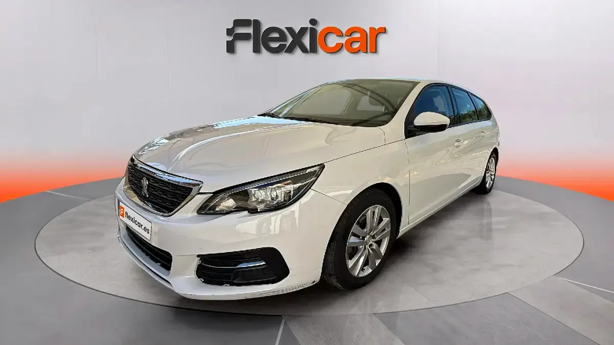 Usado Peugeot 308 Style 100 CV (73 kW) 2020 Blanco Familiar