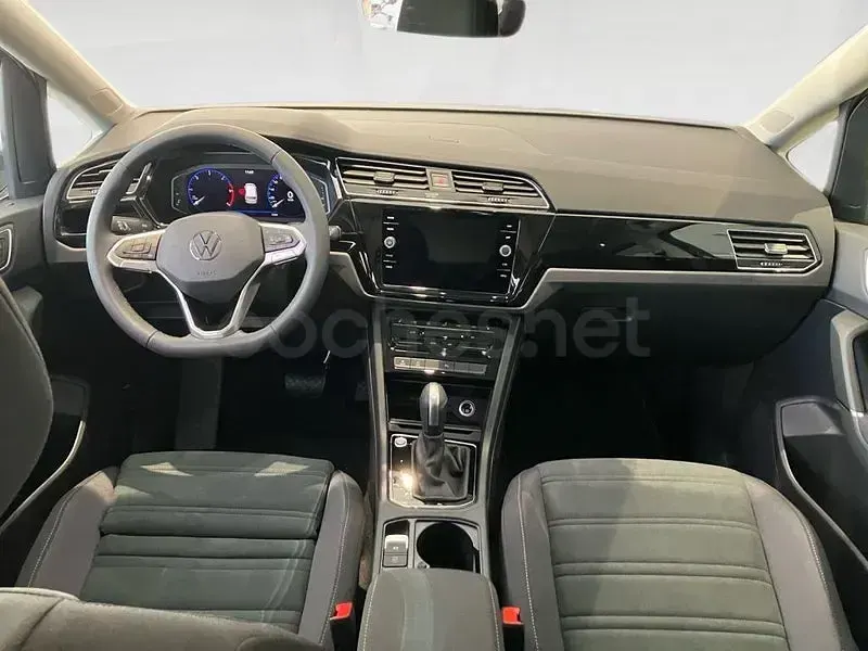 Usado VW Touran R-line 150 CV (110 kW) 2025 Gris / plata Monovolumen