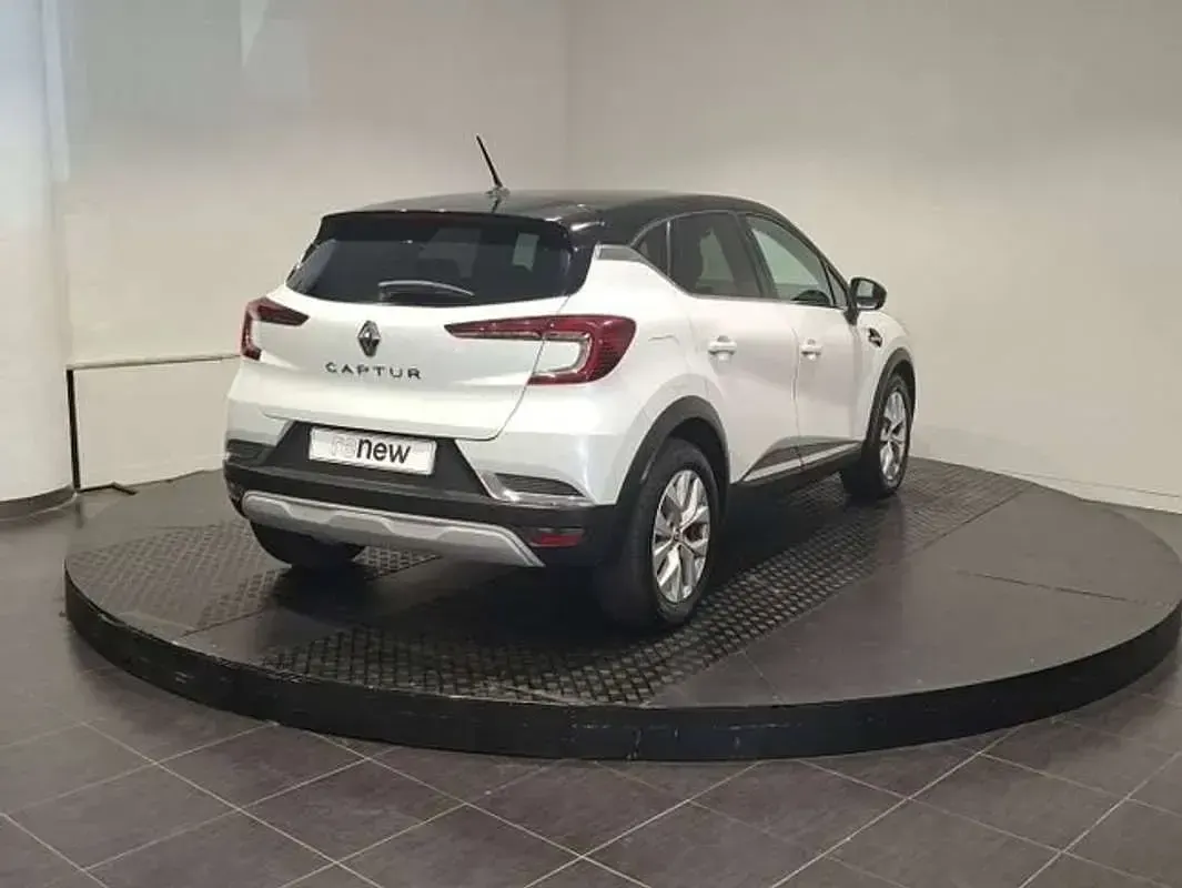 Usado Renault Captur Zen 101 CV (74 kW) 2022 Blanco SUV