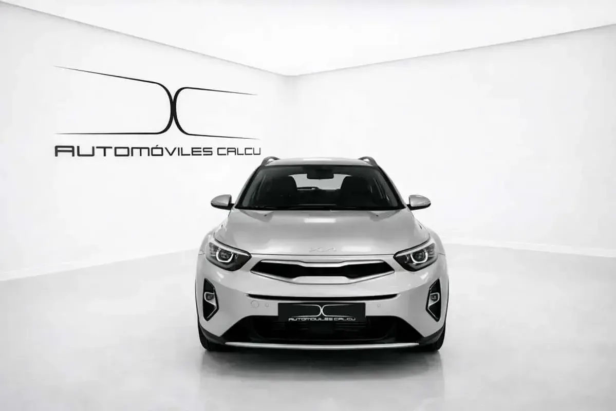 Usado Kia Stonic 101 CV (74 kW) 2024 Plateado SUV