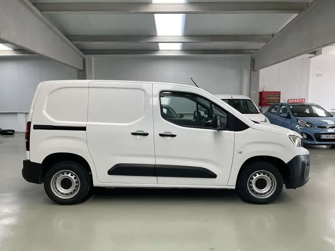 Usado Peugeot Partner S 102 CV (75 kW) 2021 Blanco Monovolumen