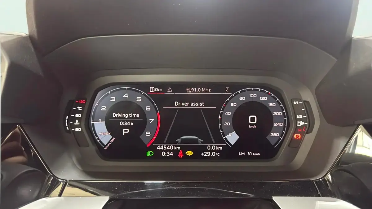 Usado Audi A3 Premium 110 CV (80 kW) 2023 Gris Berlina