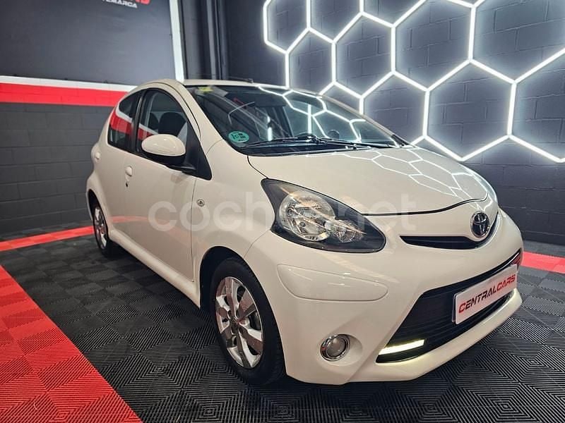 Blanco Usado 2012 Toyota Aygo City Utilitario | 5890 € (Un poco caro) - Imagen 1/4