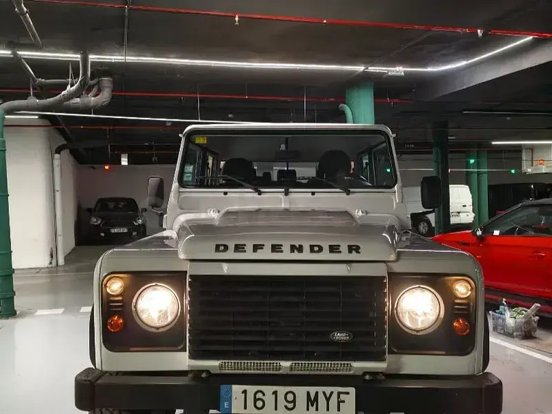 Usado Land Rover Defender SE 122 CV (89 kW) 2014 Blanco Pickup/Camioneta