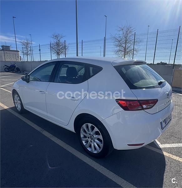 Usado Seat Leon Style 110 CV (80 kW) 2016 Blanco Berlina