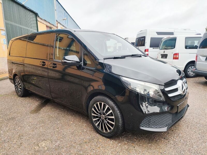 Negro Usado 2022 Mercedes V220 Avantgarde Monovolumen | 49.999 € (Buen precio) - Imagen 1/4