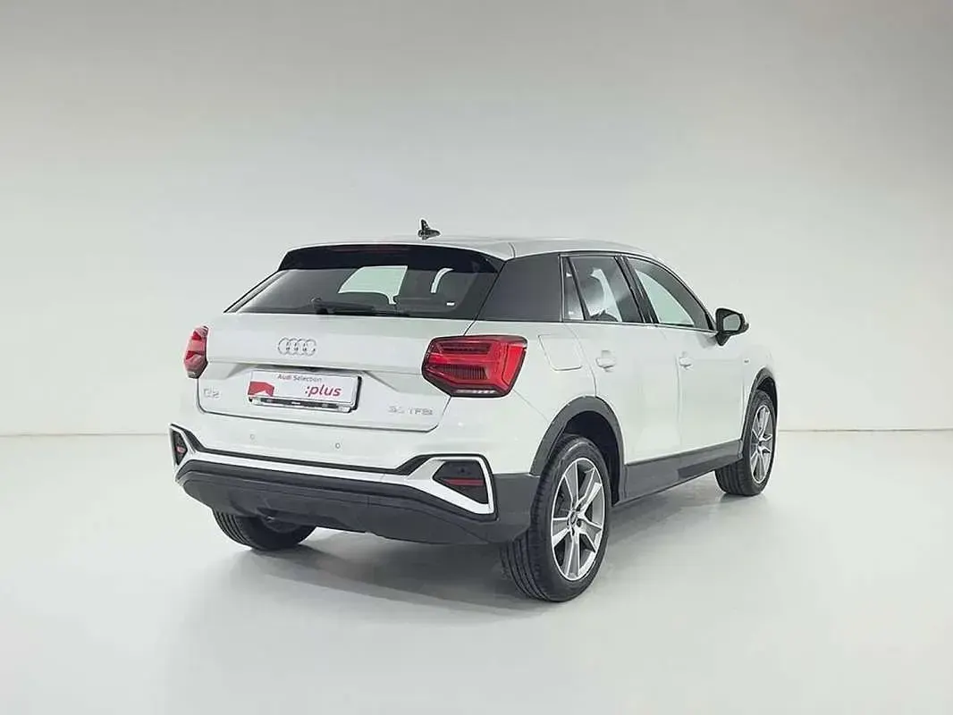 Usado Audi Q2 Black Edition 150 CV (110 kW) 2025 Gris SUV