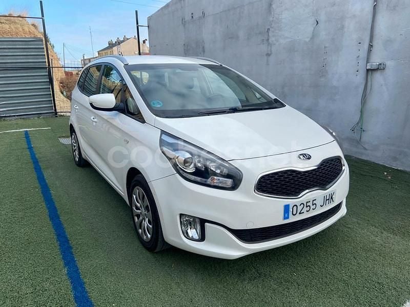 Blanco Usado 2015 Kia Carens Monovolumen | 9999 € (Buen precio) - Imagen 1/4