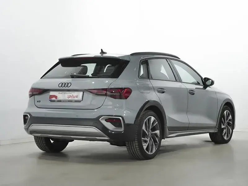 Usado Audi A3 Advanced Plus 204 CV (150 kW) 2025 Gris / plata Berlina