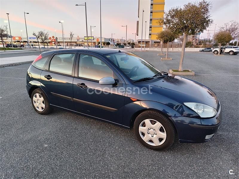 Usado Ford Focus Trend 100 CV (73 kW) 2004 Azul Berlina