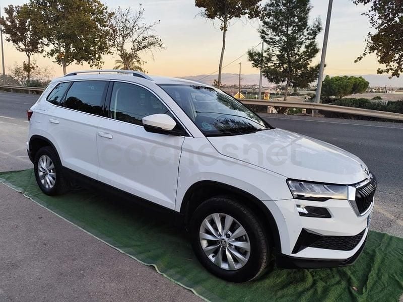 Begagnad Skoda Karoq SportLine 115 HK (84 kW) 2023 Vit SUV