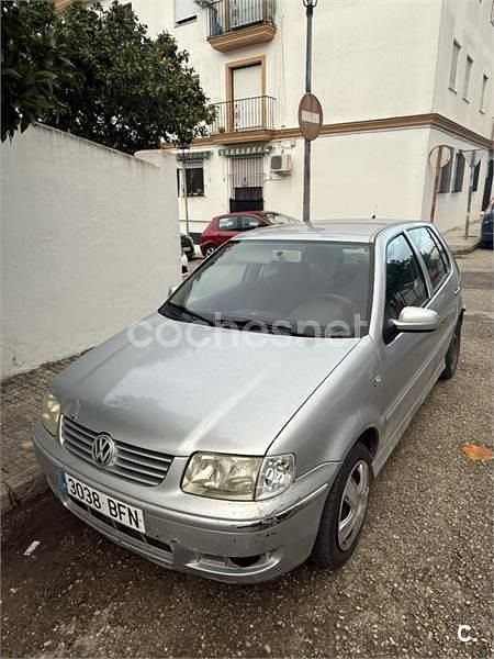 Usado VW Polo Trendline 75 CV (55 kW) 2001 Gris / plata Berlina