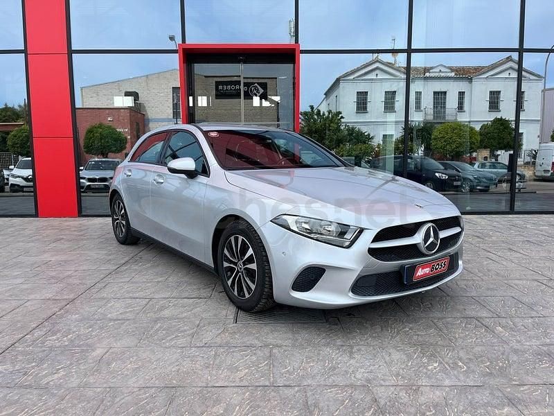 Usado Mercedes A180 116 CV (85 kW) 2022 Gris / plata Berlina