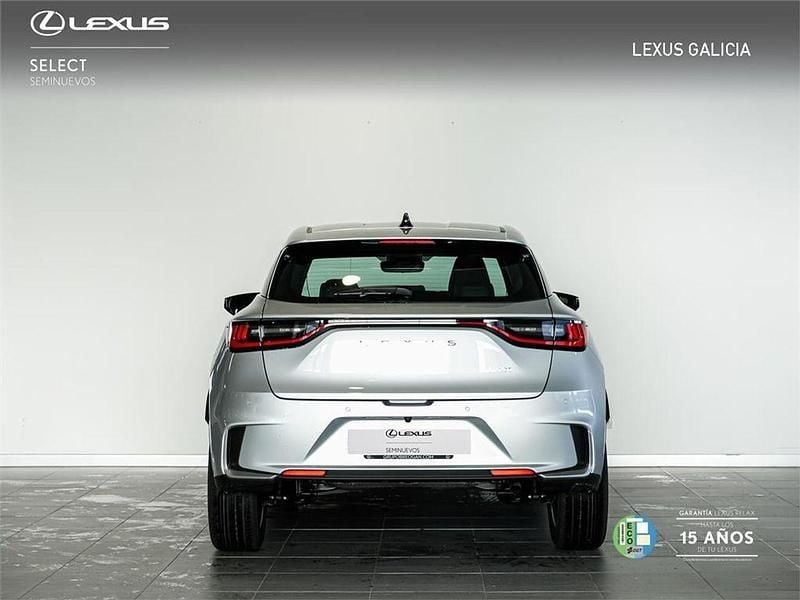 Usado Lexus LBX 136 CV (100 kW) 2025 Plata SUV