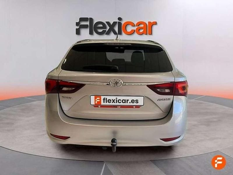 Usado Toyota Avensis Advance 143 CV (105 kW) 2016 Gris Familiar