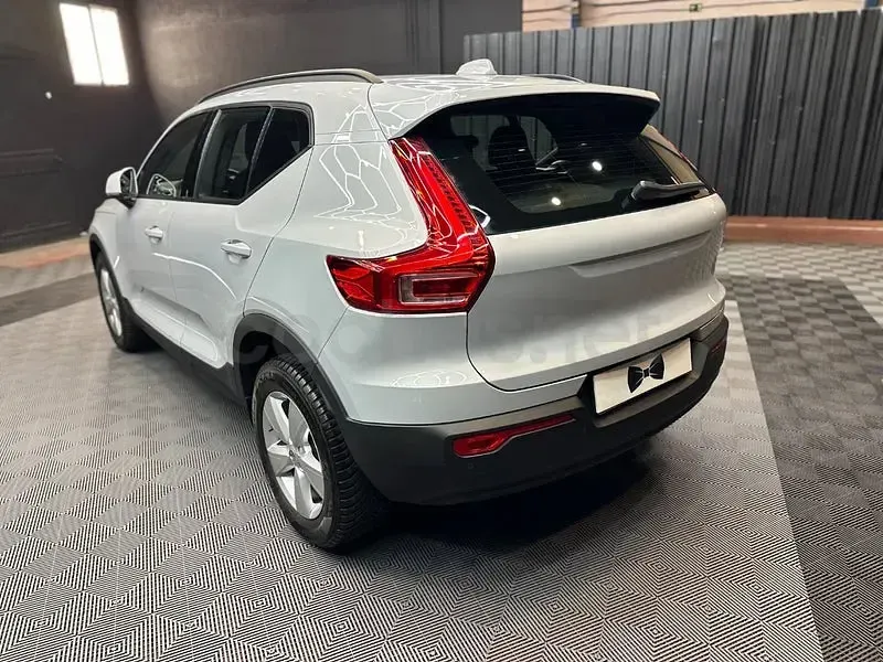 Usado Volvo XC40 Core 129 CV (94 kW) 2022 Blanco SUV