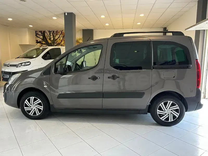Usado Citroën Berlingo XTR 120 CV (88 kW) 2017 Marrón Monovolumen