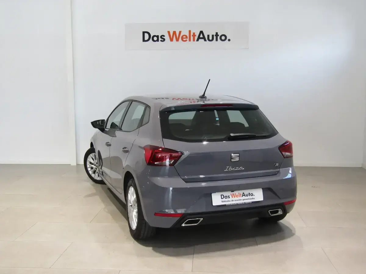 Usado Seat Ibiza FR 115 CV (84 kW) 2025 Gris Utilitario