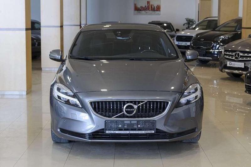 Käytetty Volvo V40 Momentum 150 HP (110 kW) 2019 Harmaa Viistoperä