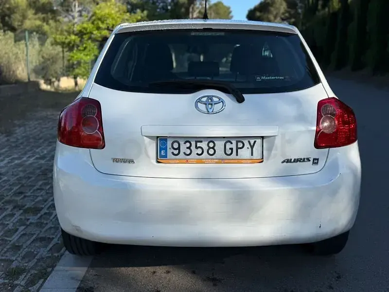 Usado Toyota Auris Advance 132 CV (97 kW) 2009 Blanco Utilitario