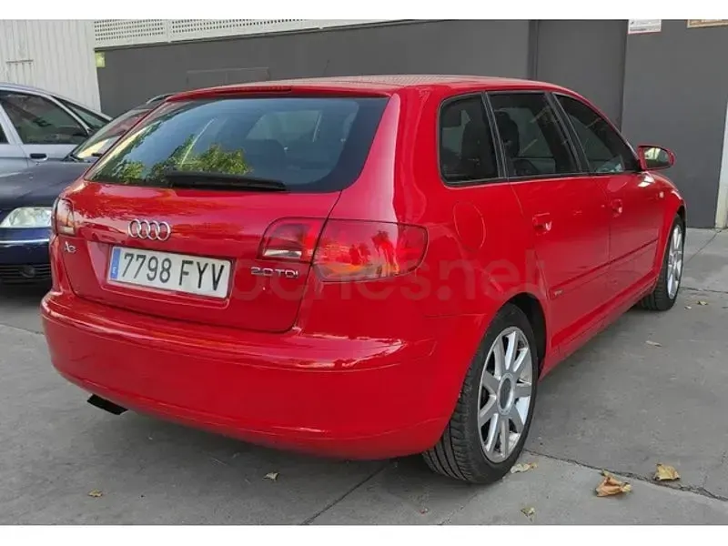 Usado Audi A3 Sportback Ambition 140 CV (102 kW) 2007 Rojo Utilitario