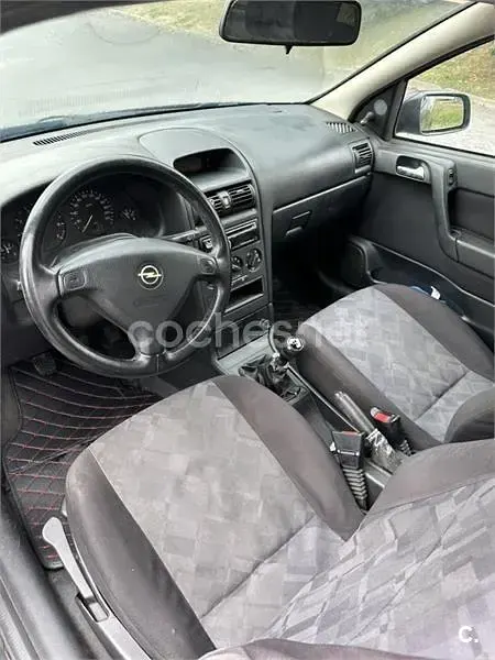 Usado Opel Astra Comfort 100 CV (73 kW) 2001 Negro Berlina