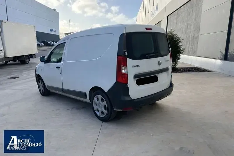 Usado Dacia Dokker 90 CV (66 kW) 2018 Blanco Monovolumen