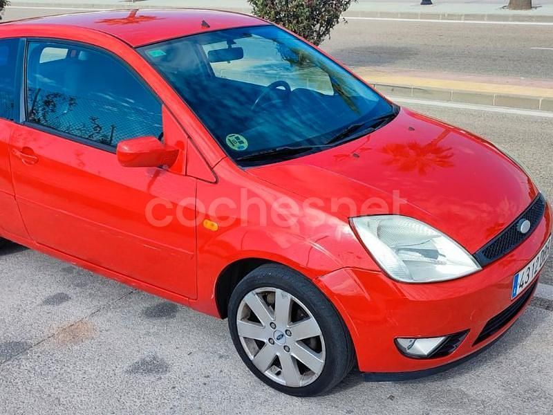 Rojo Usado 2005 Ford Fiesta Sport Utilitario | 2200 € (Precio justo) - Imagen 1/4
