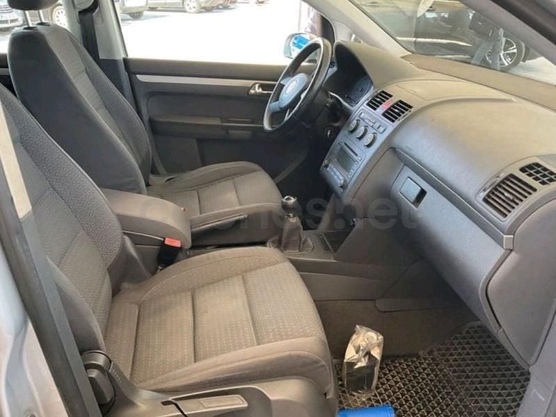 Usado VW Touran Highline 140 CV (102 kW) 2005 Gris / plata Monovolumen