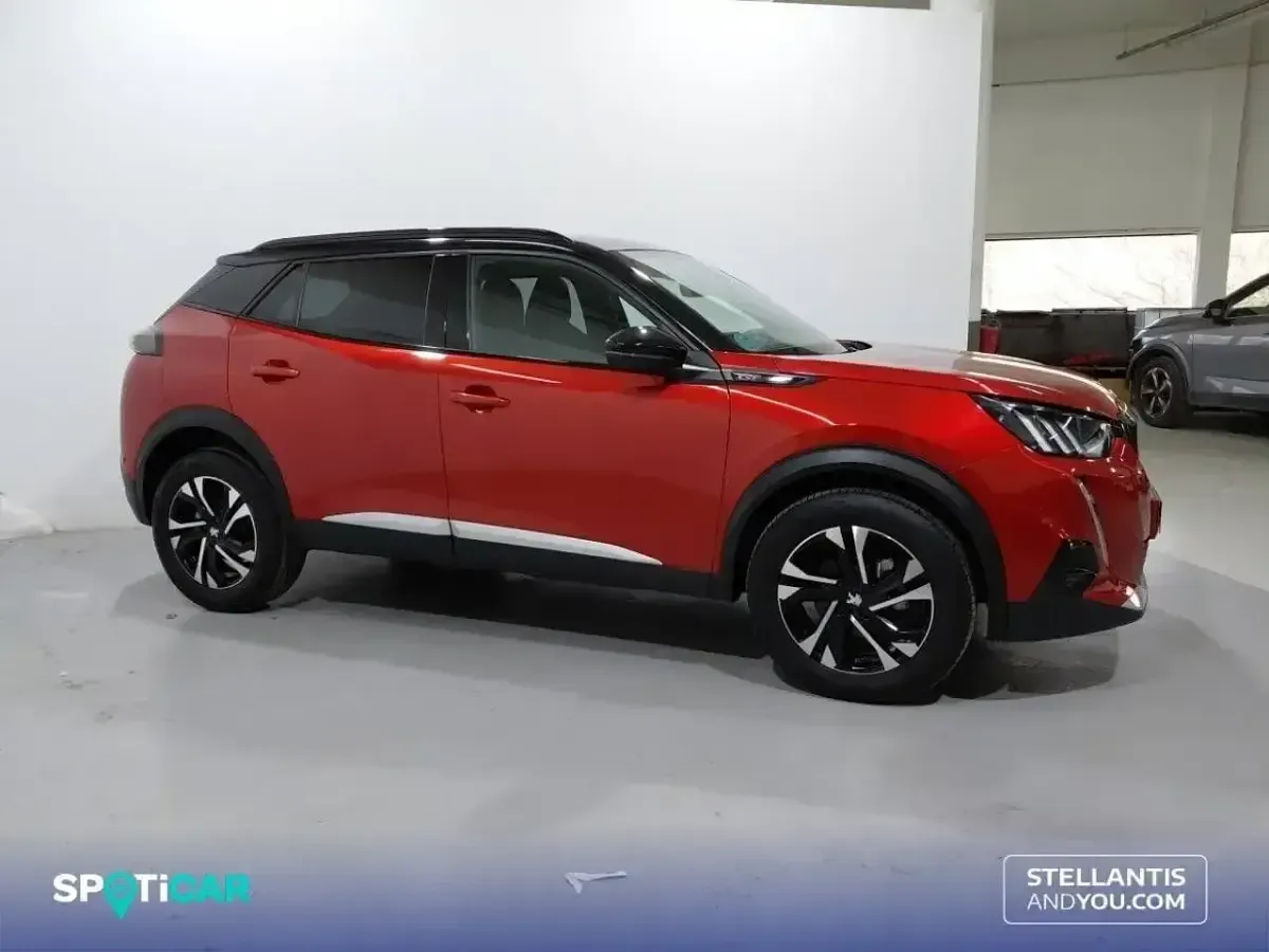 Usado Peugeot 2008 GT 130 CV (95 kW) 2022 Rojo SUV