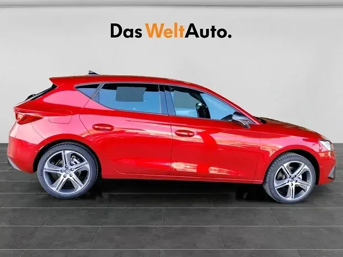 Käytetty Seat Leon FR 150 HP (110 kW) 2026 Punainen