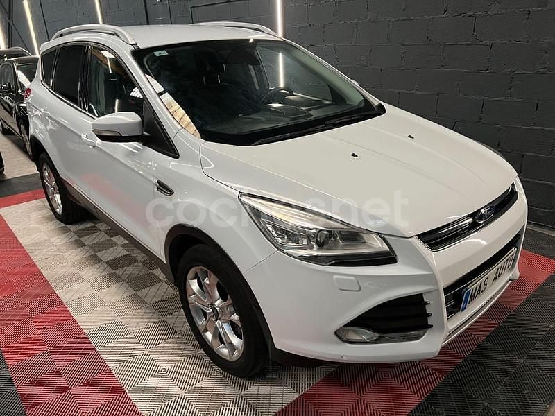 Usado Ford Kuga Titanium 150 CV (110 kW) 2015 Blanco SUV