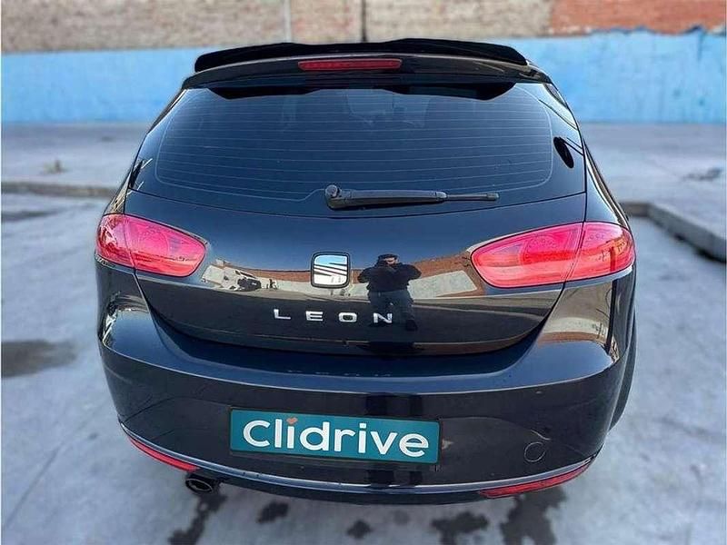 Usado Seat Leon Style 126 CV (92 kW) 2010 Negro Utilitario