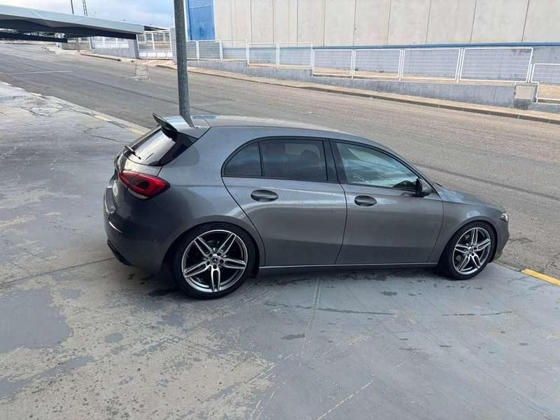 Usado Mercedes A200 150 CV (110 kW) 2019 Gris Utilitario