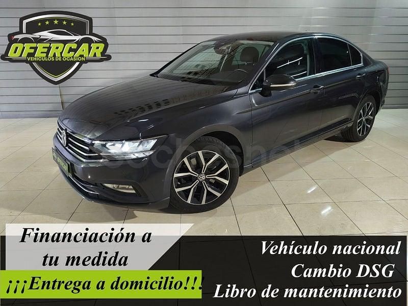 Usado VW Passat Executive 120 CV (88 kW) 2020 Gris / plata Berlina