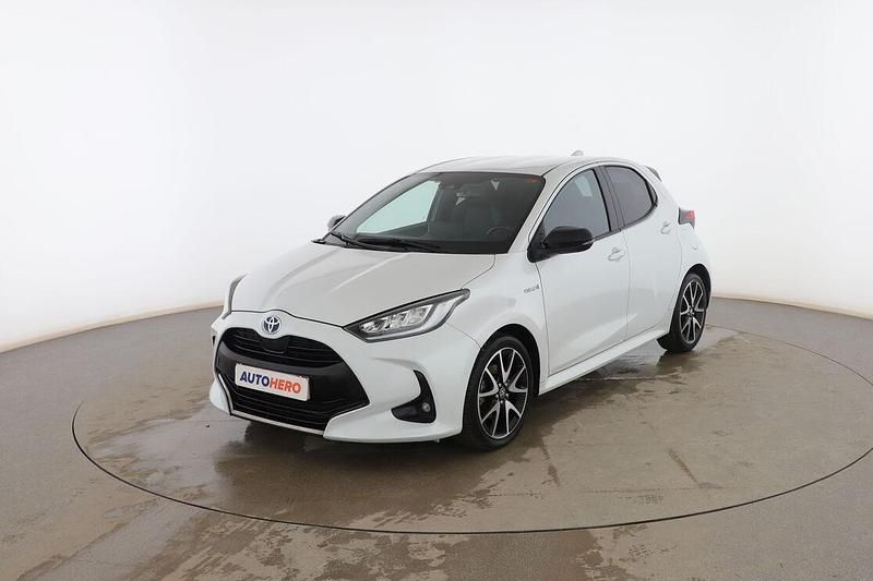 Usado Toyota Yaris Hybrid Style 116 CV (85 kW) 2020 Blanco Berlina