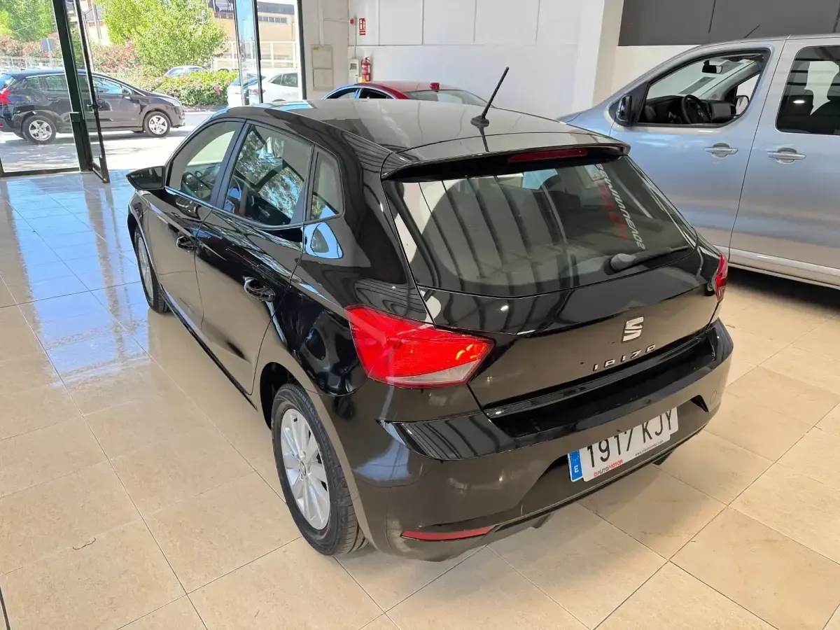 Usado Seat Ibiza Style 75 CV (55 kW) 2018 Negro Utilitario