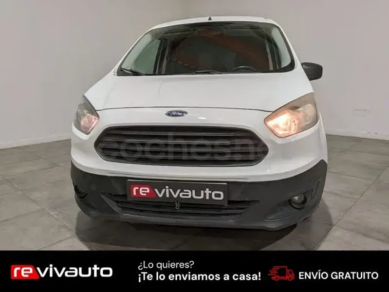 Usado Ford Tourneo Courier Trend 75 CV (55 kW) 2015 Blanco Monovolumen