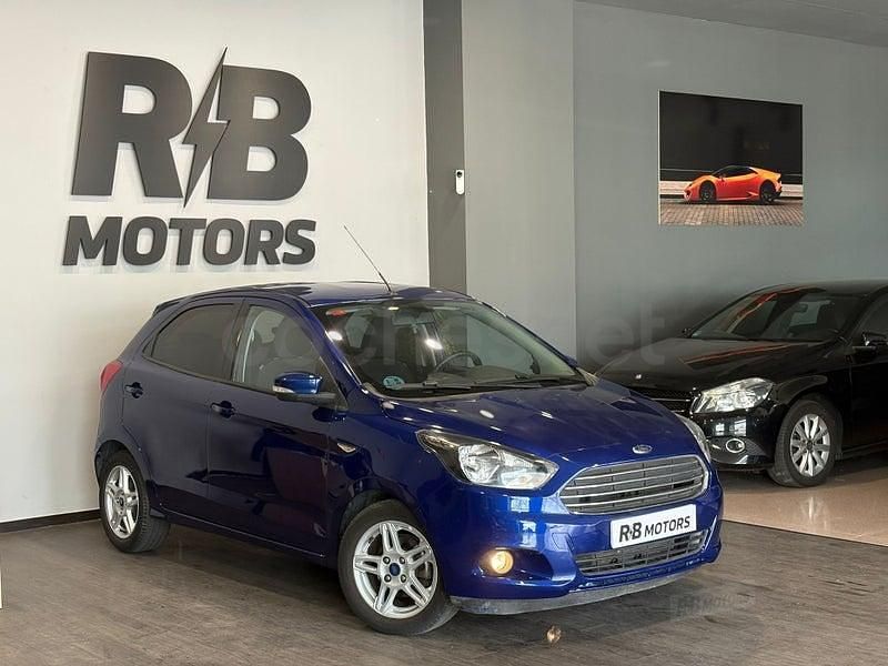 Usado Ford Ka Plus Ultimate 85 CV (62 kW) 2017 Azul Utilitario