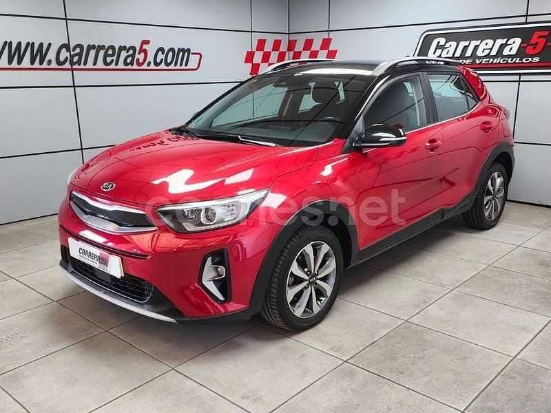Käytetty Kia Stonic 100 HP (73 kW) 2021 Punainen Katumaasturi