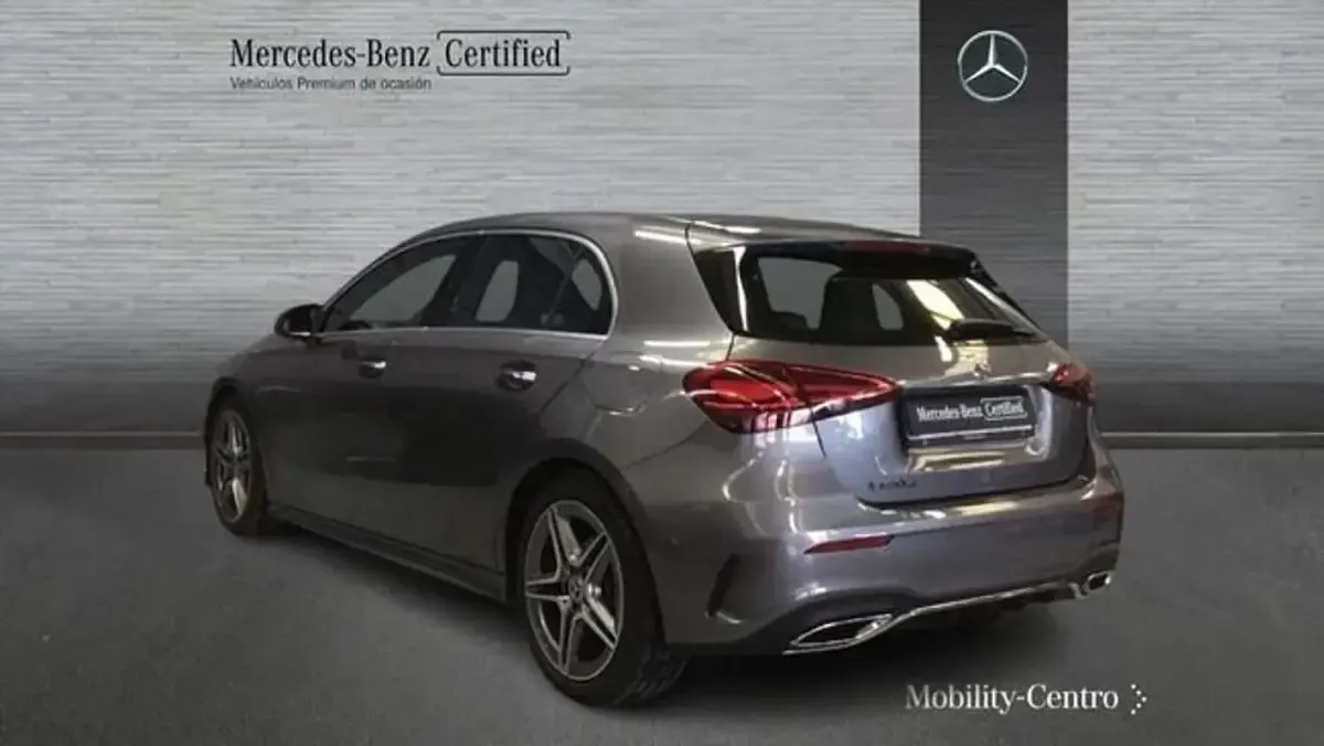 Usado Mercedes A180 109 CV (80 kW) 2024 Gris Utilitario