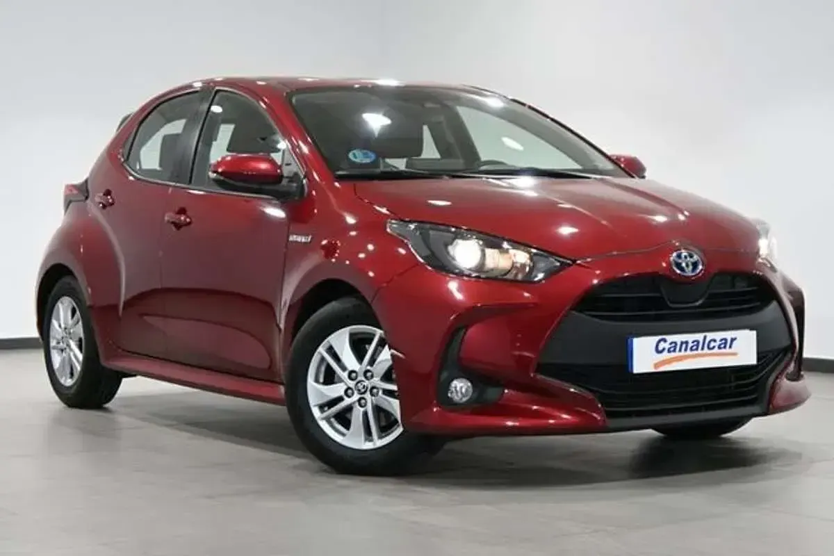 Usado Toyota Yaris Active 116 CV (85 kW) 2021 Burdeos Utilitario