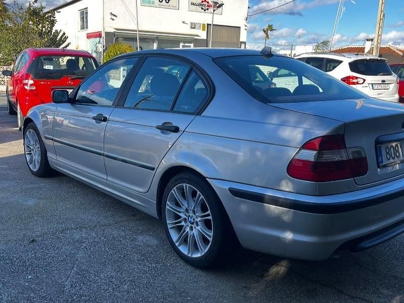 Usado BMW 318 Comfort Edition 115 CV (84 kW) 2004 Gris / plata Berlina