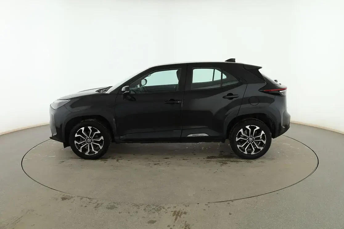 Usado Toyota Yaris Cross Active 116 CV (85 kW) 2021 Negro SUV