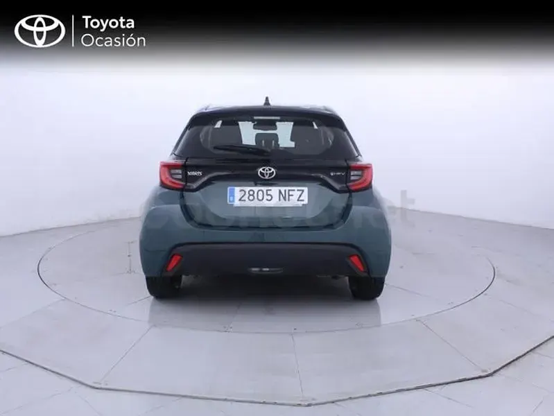 Usado Toyota Yaris Hybrid Active 116 CV (85 kW) 2025 Verde Berlina